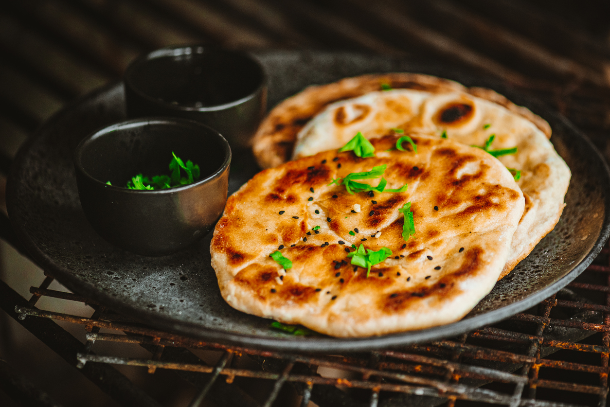 Naans faits maison au restaurant Namaste India